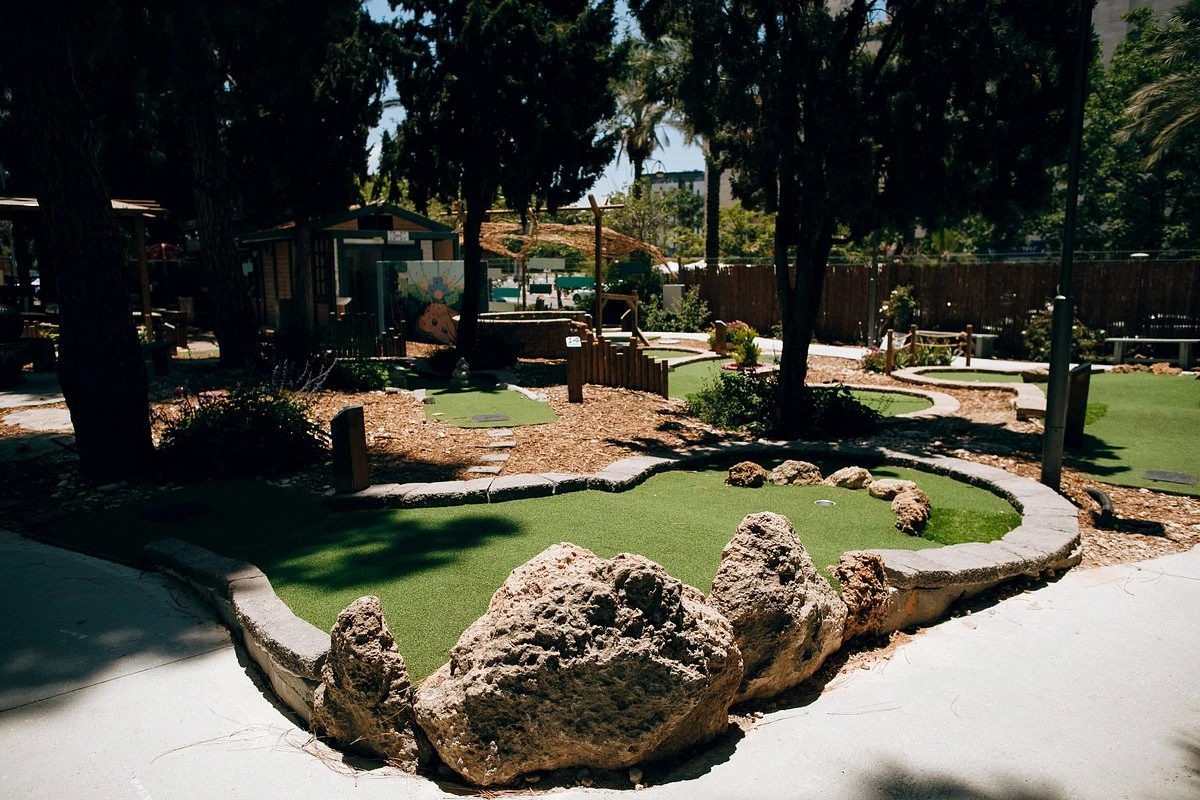 Adventure & City Golf